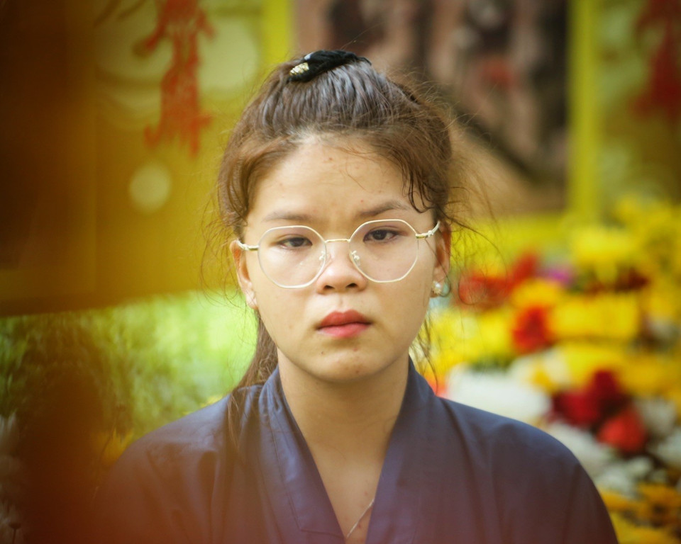 Nhiều người vẫn không khỏi xúc động khi nghĩ về những nạn nhân xấu số.(Ảnh: Tuấn Đức/TTXVN)