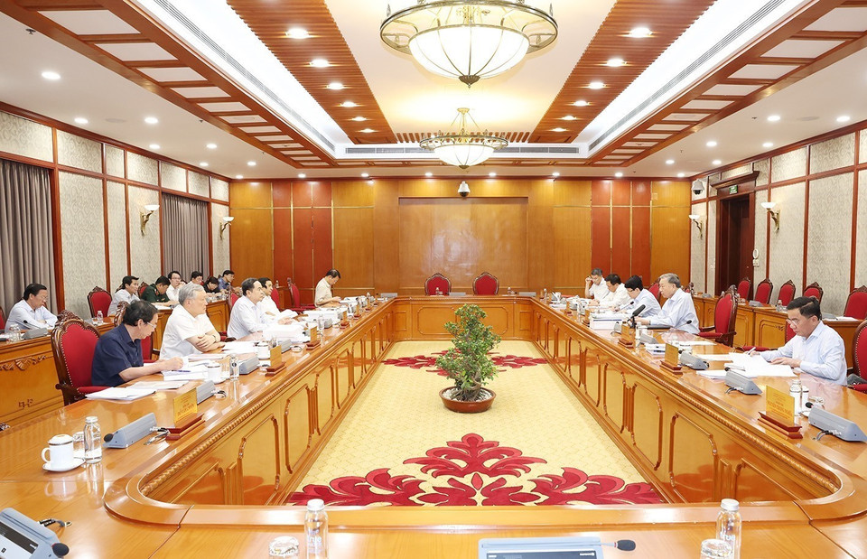 Tổng Bí thư, Chủ tịch nước Tô Lâm chủ trì họp Bộ Chính trị cho ý kiến về Quy hoạch Thành phố Hồ Chí Minh thời kỳ 2021-2030, tầm nhìn đến năm 2050. (Ảnh: Trí Dũng/TTXVN)