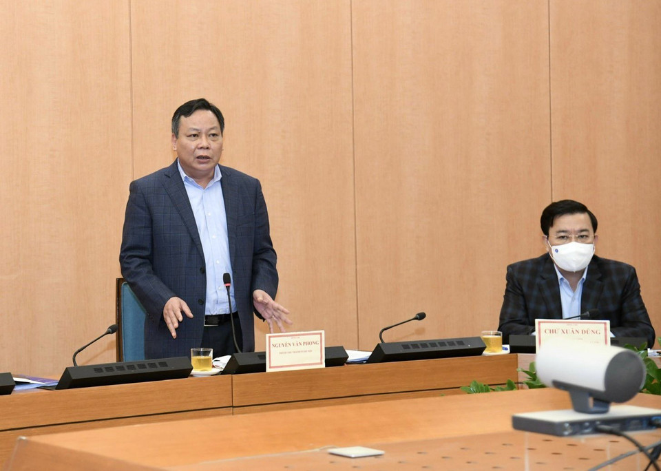 Phó Bí thư Thành ủy Hà Nội Nguyễn Văn Phong phát biểu tại buổi làm việc. (Ảnh: TTXVN phát)