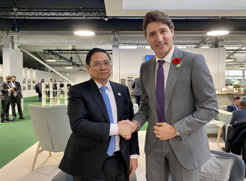 Thủ tướng Phạm Minh Chính gặp Thủ tướng Canada Justin Trudeau. (Ảnh: TTXVN)
