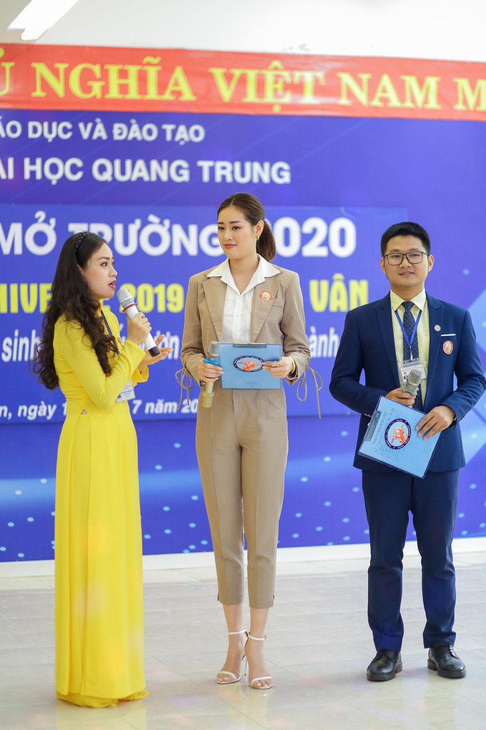 Với tư cách đương kim Hoa hậu Hoàn vũ Việt Nam, Khánh Vân là khách mời đặc biệt, đã chia sẻ những câu chuyện của bản thân trên con đường lập nghiệp. (Ảnh: Anh Khoa/Vietnam+)