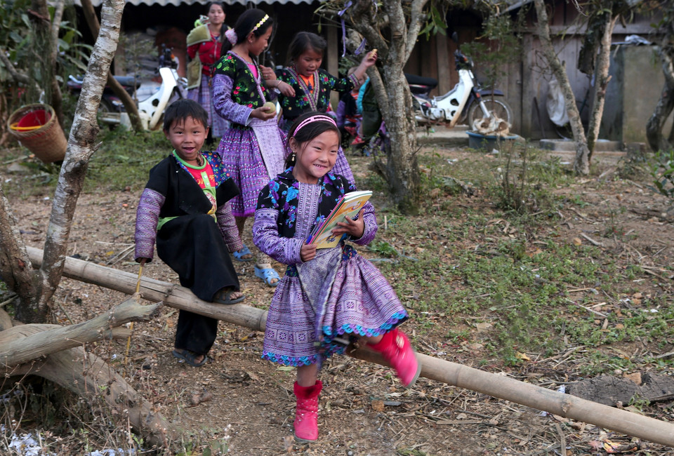 Đi học về. (Ảnh: Xuân Mai/Vietnam+)