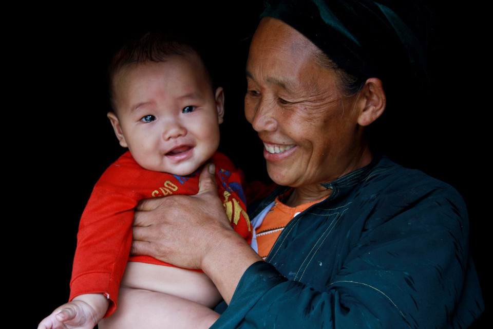Giòn cười tươi khóc, em nhỏ ở Phố Cáo, huyện Đồng Văn, tỉnh Hà Giang. (Ảnh: Xuân Mai/Vietnam+)