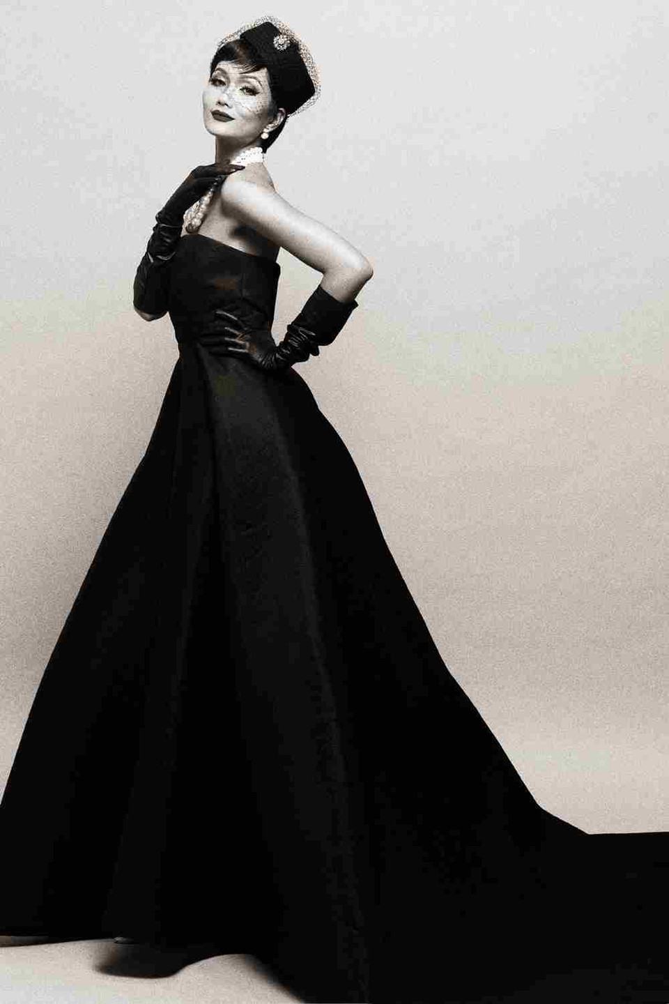 H'Hen Niê cho biết, tháng 02/2019 cô sẽ có chuyến công tác đến đất nước Philippines với vai trò diễn giả chính cho Đại hội Thanh niên 2019. (Ảnh: Milor Trần/Vietnam+)