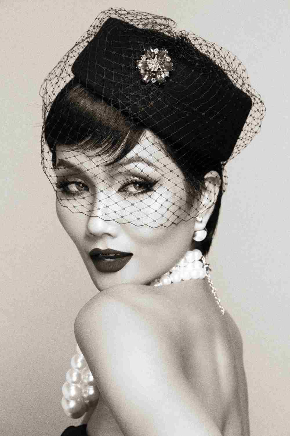 Chương trình này sẽ có sự tham gia của Phó Thủ tướng Philippines Leonor G. Robredo, các Thượng nghị sỹ, Á hậu 4 Universe 2010 Venus Maria Maria Raj và hơn 12.000 sinh viên, học sinh ưu tú Philippines. (Ảnh: Milor Trần/Vietnam+)