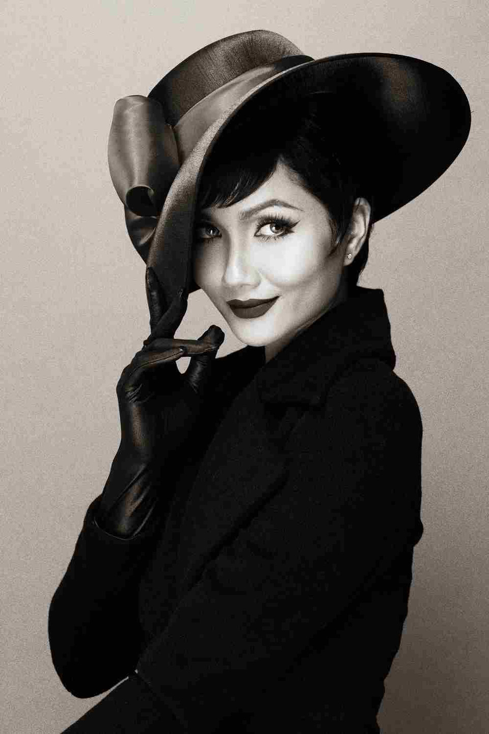 Hình ảnh Hoa hậu H’Hen Niê liên tục phủ sóng trên nhiều trang báo quốc tế. (Ảnh: Milor Trần/Vietnam+)