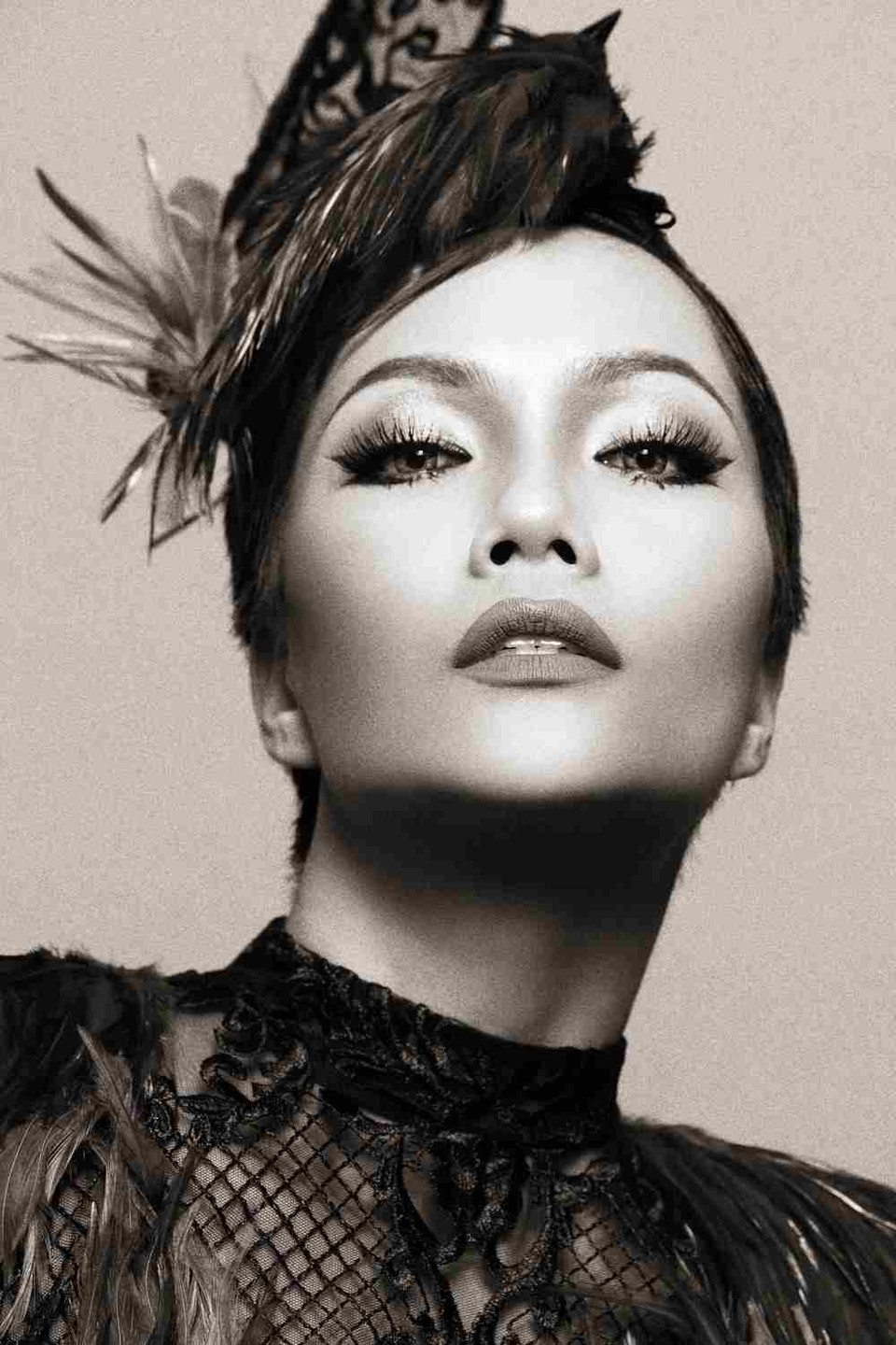  Hoa hậu H’Hen Niê đã trở thành nhan sắc Việt Nam đầu tiên làm nên lịch sử, khẳng định vị thế sắc đẹp Việt Nam đối với thế giới. (Ảnh: Milor Trần/Vietnam+)