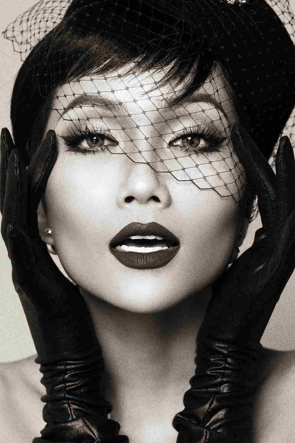 Điều thú vị, H'Hen Niê cũng đã được người hâm mộ Philippines gọi với tên gọi thân thuộc 'Venus Raj Việt Nam' bởi câu chuyện rất giống nhau của hai nữ hoàng sắc đẹp: Venus Raj và H'Hen Niê. (Ảnh: Milor Trần/Vietnam+)