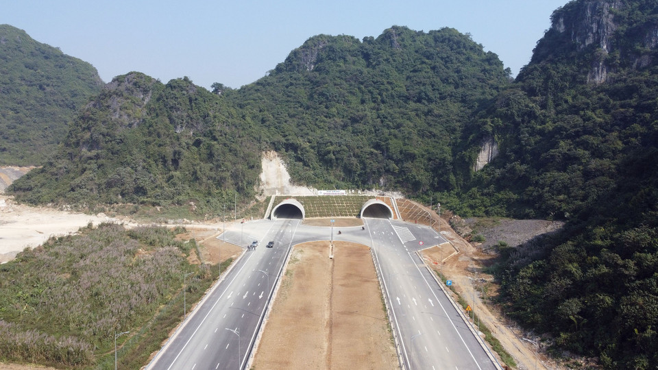 Hầm Tam Điệp phía Nam, thuộc địa phận huyện Bỉm Sơn (tỉnh Thanh Hóa) do Tập đoàn Sơn Hải thi công, đã hoàn thành. (Ảnh: Huy Hùng/TTXVN)