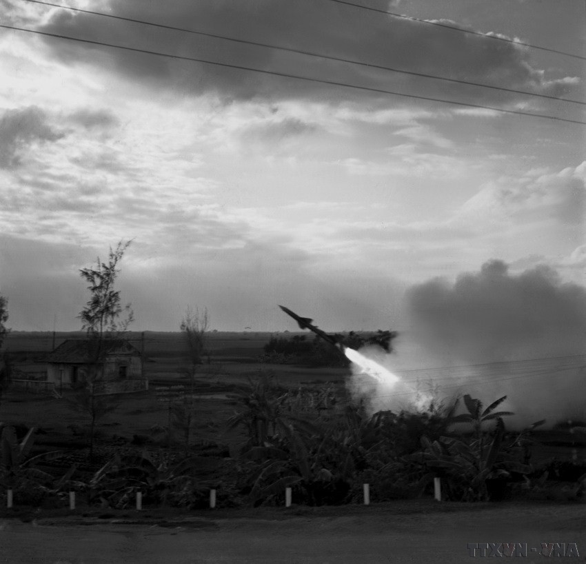 Phân đội X tên lửa bảo vệ thủ đô-đơn vị chiến đấu ngoan cường, mưu trí, góp phần cùng quân và dân thủ đô bắn tan xác nhiều máy bay Mỹ.( Ảnh: Nghĩa Dũng/TTXVN)