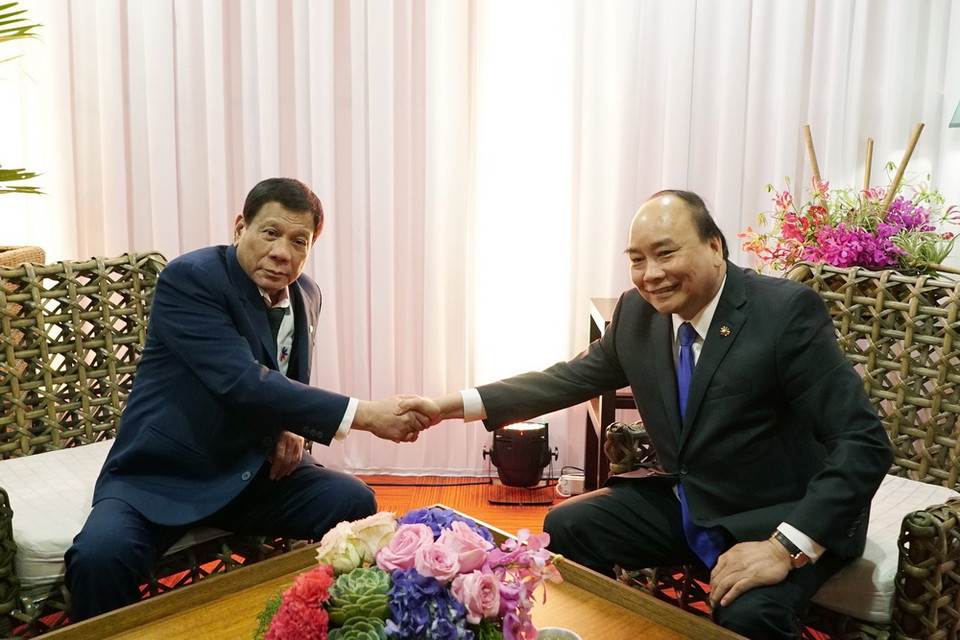 Thủ tướng Chính phủ Nguyễn Xuân Phúc gặp Tổng thống Philippines Rodrigo Duterte. (Ảnh: TTXVN)