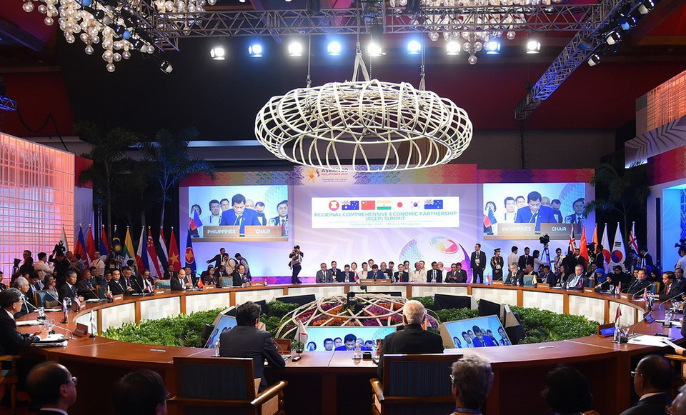  Thủ tướng Chính phủ Nguyễn Xuân Phúc dự Phiên họp Đối tác kinh tế khu vực toàn diện (RCEP) tại Trung tâm Hội nghị Quốc tế Philippines ở Thủ đô Manila, Philippines. (Ảnh: Thống Nhất/TTXVN)