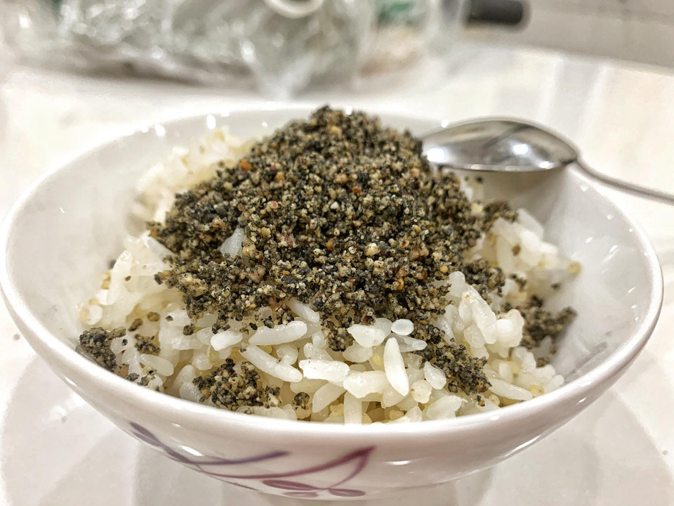 Các loại hạt thơm bùi ăn với cơm trắng hoàn toàn đủ dinh dưỡng cho một bữa ăn. (Ảnh: Mai Mai/Vietnam+)