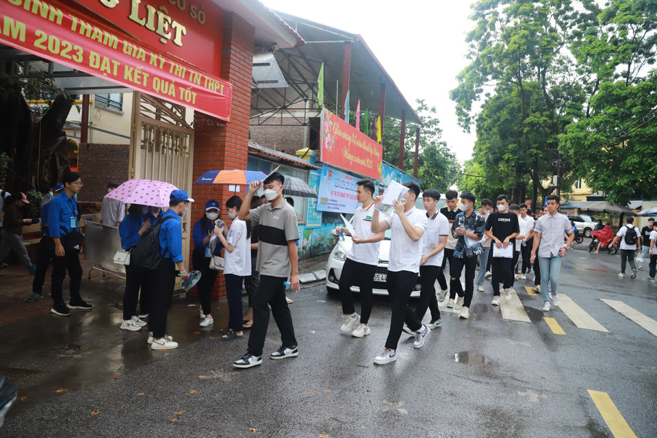 Sáng nay, 28/6, hơn một triệu thí sinh trên cả nước đã chính thức bước vào Kỳ thi Tốt nghiệp Trung học phổ thông năm 2023 với môn thi đầu tiên, môn Ngữ văn. (Ảnh: PV/Vietnam+)