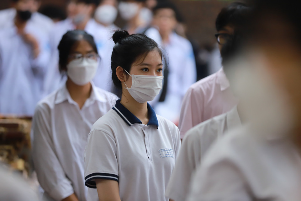 Theo quy chế thi tốt nghiệp THPT, thí sinh có thể ra khỏi phòng thi và khu vực thi sau khi hết 2/3 thời gian làm bài. (Ảnh: PV/Vietnam+)