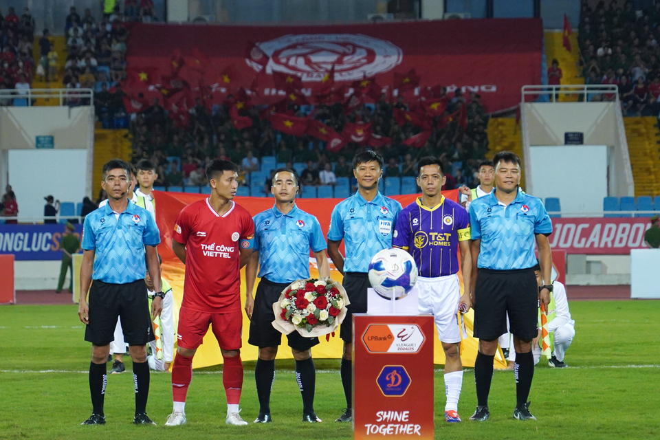Tối 22/9, Thể Công-Viettel (áo đỏ) tiếp đón đội khách Hà Nội FC trên Sân vận động Quốc gia Mỹ Đình trong trận đấu thuộc khuôn khổ vòng 2 V-League 2024-2025. (Ảnh: Việt Anh/Vietnam+)
