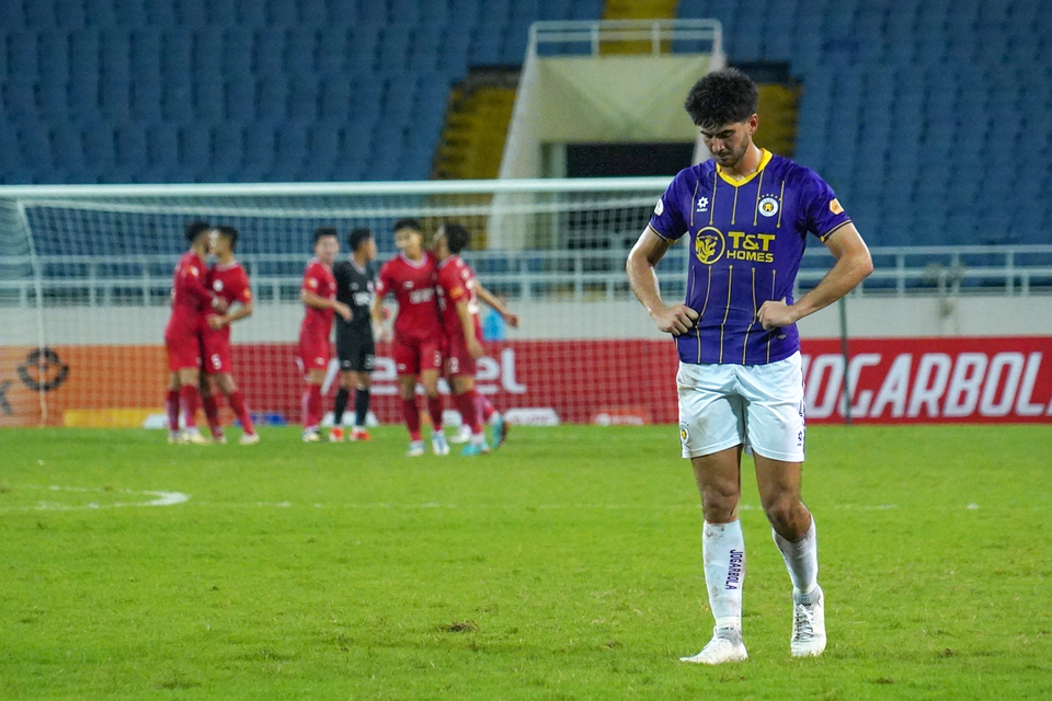Thời gian còn lại là không đủ để đội khách tìm được bàn gỡ. Chung cuộc, Thể Công-Viettel ngược dòng đánh bại "người hàng xóm" Hà Nội FC với tỷ số 2-1. (Ảnh: Việt Anh/Vietnam+)