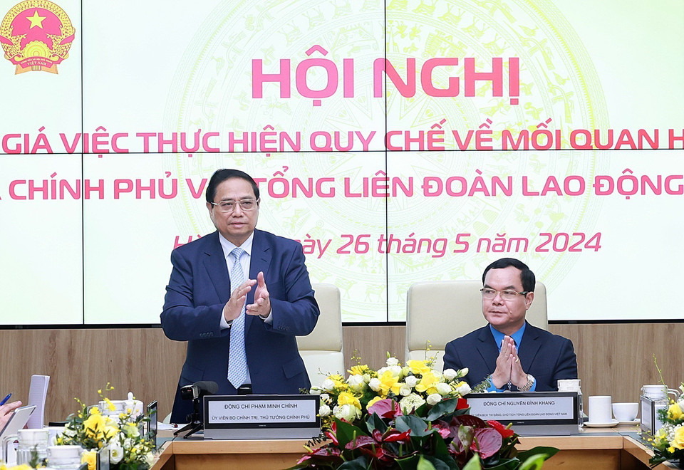 Thủ tướng Phạm Minh Chính dự Hội nghị đánh giá việc thực hiện quy chế về mối quan hệ công tác giữa Chính phủ với Tổng Liên đoàn Lao động Việt Nam. (Ảnh: Dương Giang/TTXVN)