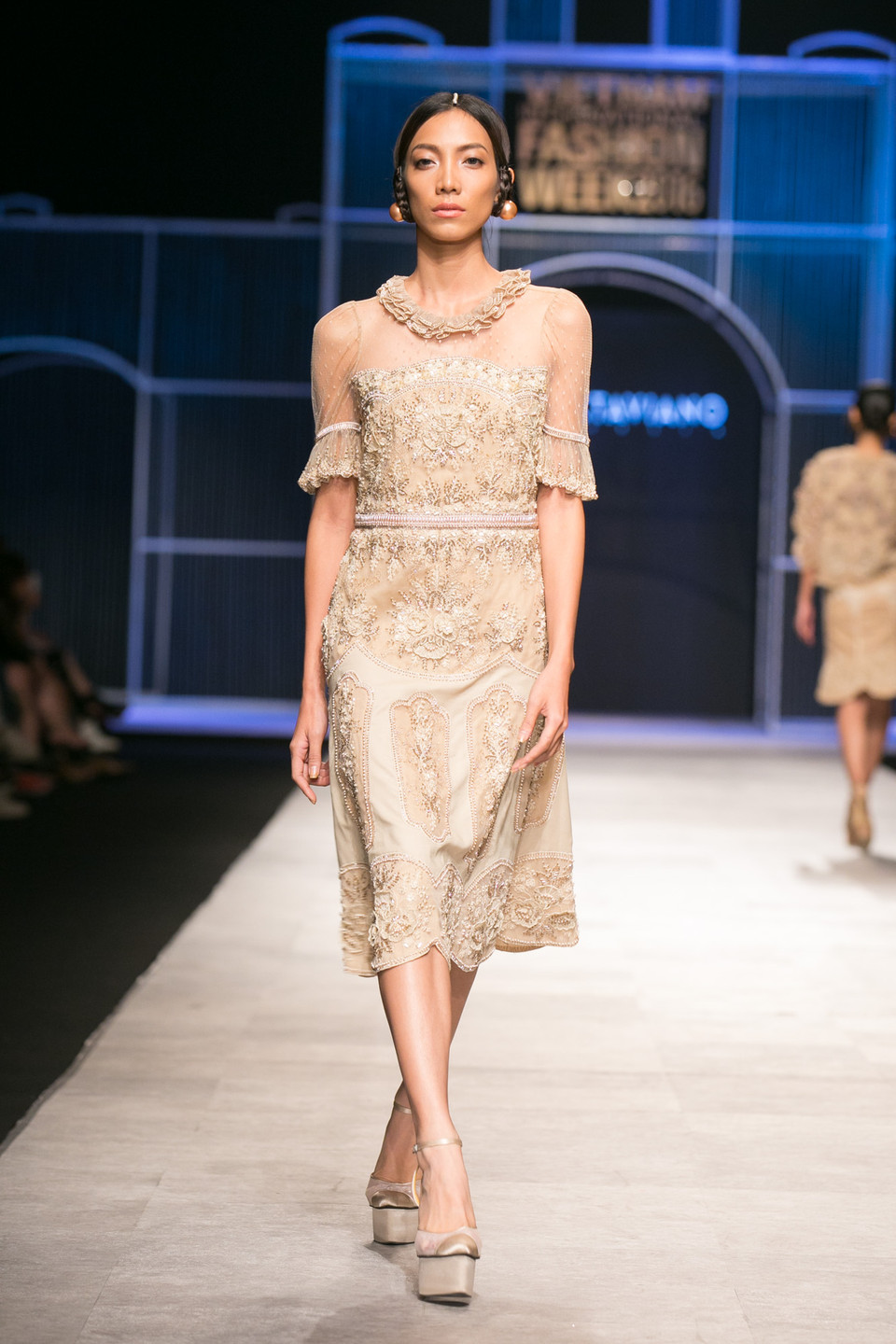 Priyo Oktaviano cũng là một trong những thành viên của tổ chức cam kết bảo tồn và phát triển di sản thêu dệt Indonesia. (Ảnh: BTC)