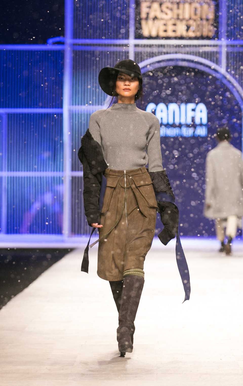 Nhấn vào tinh thần đường phố, bộ sưu tập là sự đồng điệu giữa triết lý thương hiệu và triết lý thiết kế của nhà tạo mẫu Lê Hà. (Ảnh: BTC)