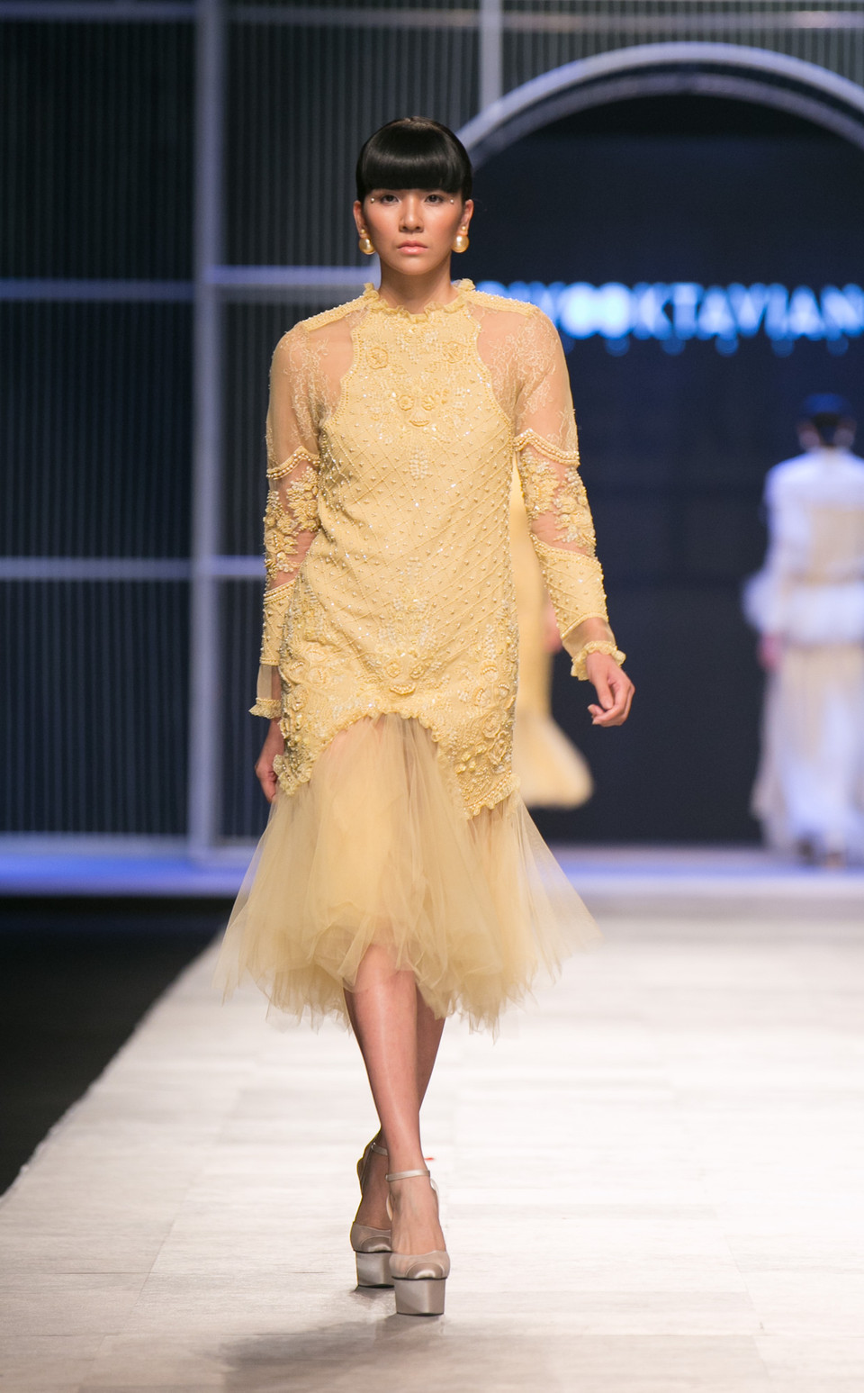 Với phong cách cổ điển lãng mạn, các thiết kế được thể hiện tinh xảo bằng kỹ thuật thêu và trang trí 3D trên các chất liệu ren cổ điển. (Ảnh: BTC)