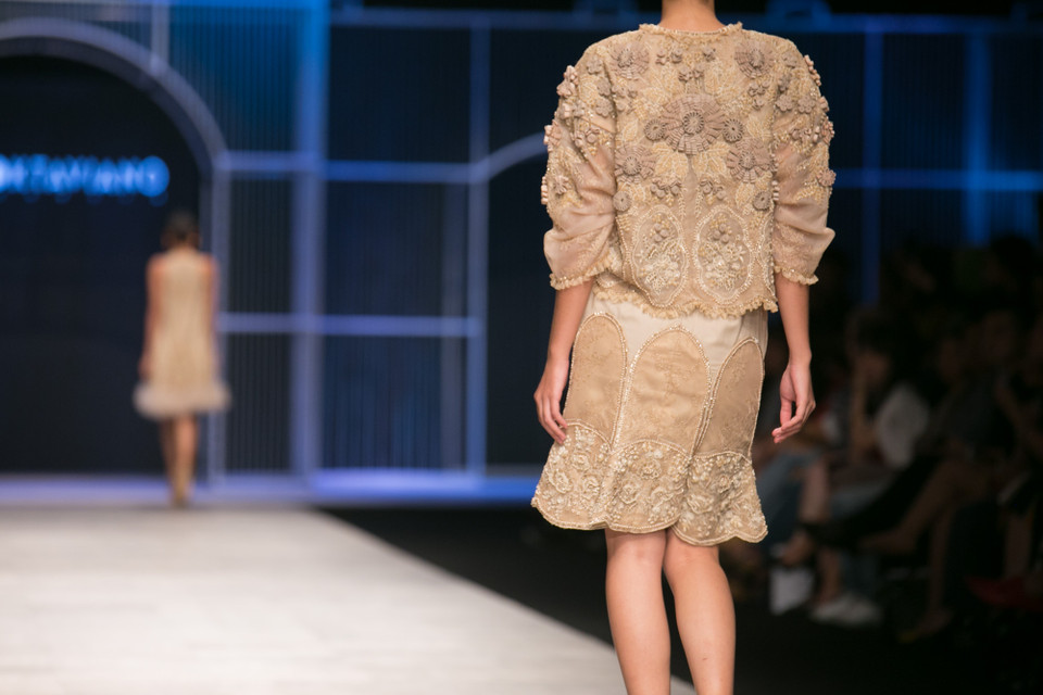 Chính những trải nghiệm có được trong ngành thời trang cao cấp đã giúp ông khơi dậy những cảm hứng sáng tác và thực hiện thành công chúng trong những thiết kế để đời của mình. (Ảnh: BTC)