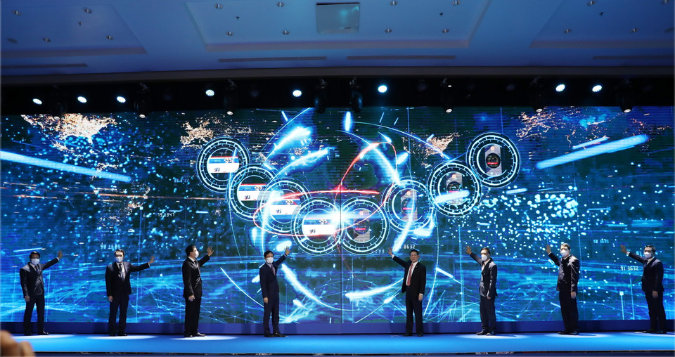 Việt Nam dẫn đầu Đông Nam Á về tăng trưởng kinh tế số. Trong ảnh: Sáng 21/3/2022, Tổng cục Thuế (Bộ Tài chính) tổ chức Lễ công bố Cổng thông tin điện tử dành cho nhà cung cấp nước ngoài và triển khai ứng dụng eTax Mobile. (Ảnh: Phạm Hậu/TTXVN)