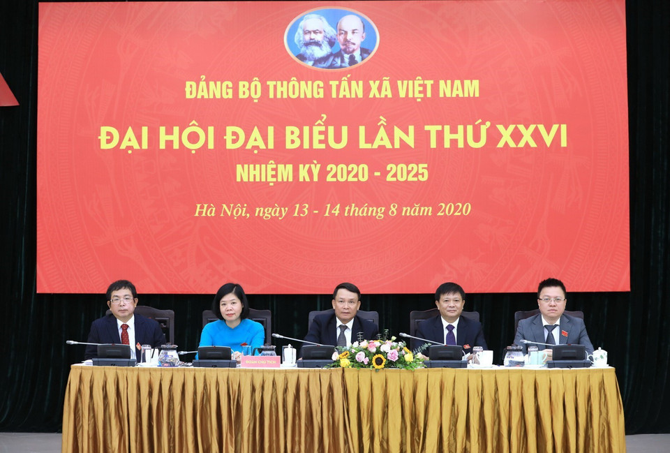 Đoàn Chủ tịch điều hành Đại hội. (Ảnh: Thành Đạt/TTXVN)