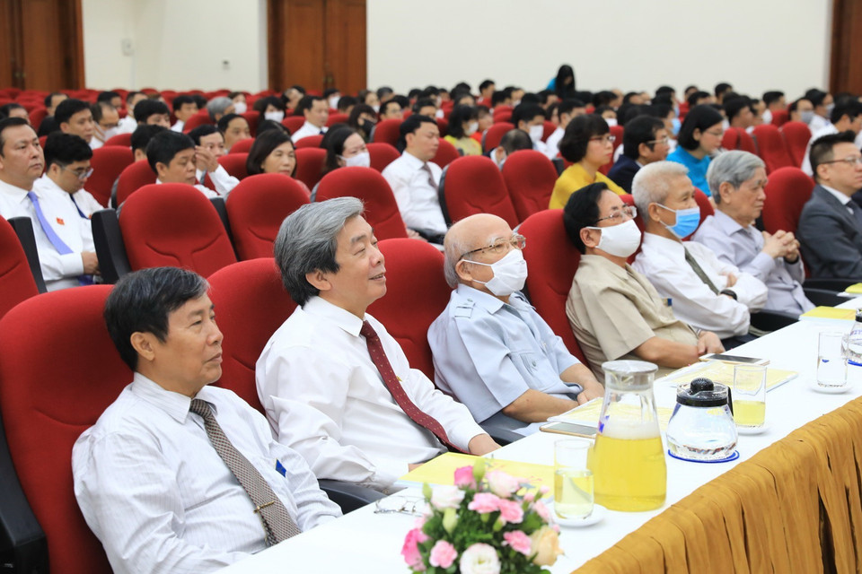 Các vị nguyên lãnh đạo Đảng ủy, ban lãnh đạo TTXVN qua các thời kỳ đến dự Đại hội. . (Ảnh: Thành Đạt/TTXVN)