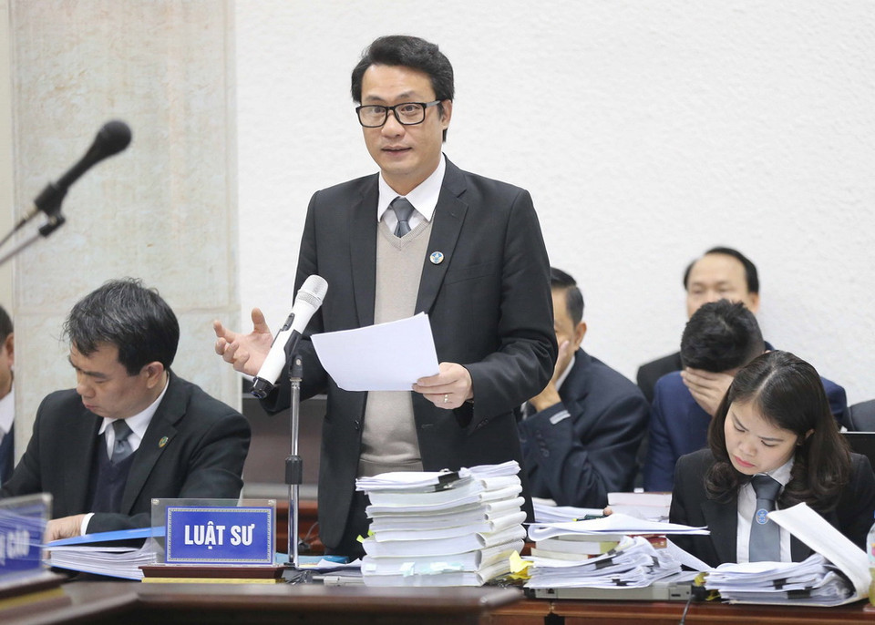 Luật sư Nguyễn Văn Quynh bào chữa cho bị cáo. (Ảnh: Doãn Tấn/TTXVN)