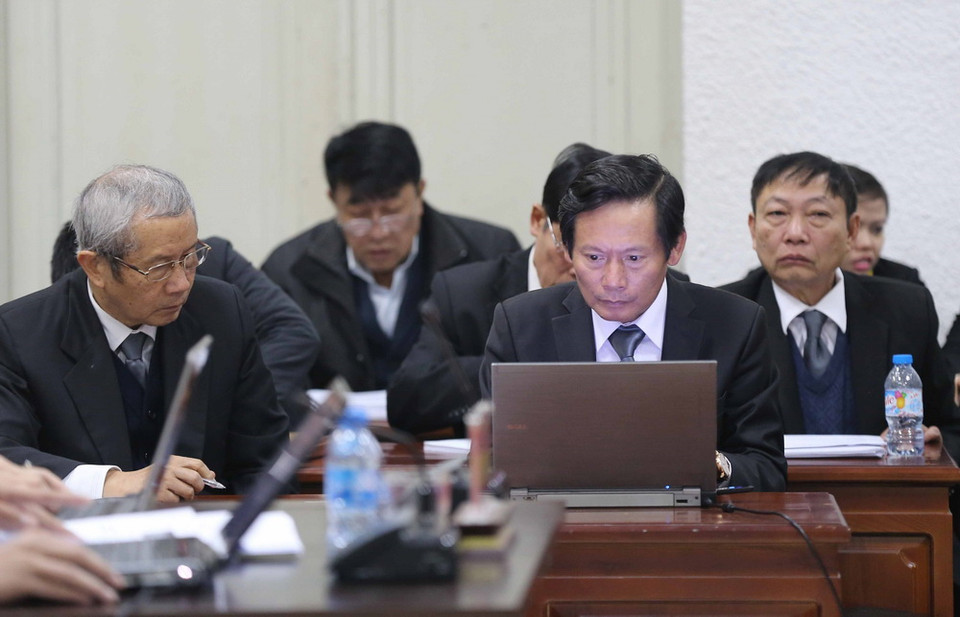 Các Luật sư bào chữa cho bị cáo tại phiên tòa. (Ảnh: Doãn Tấn/TTXVN)