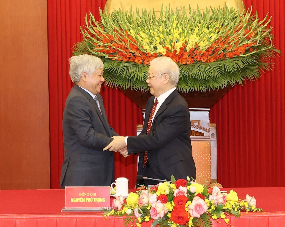 Tổng Bí thư Nguyễn Phú Trọng và đồng chí Đỗ Văn Chiến, Bí thư Trung ương Đảng, Chủ tịch Ủy ban Trung ương Mặt trận Tổ quốc Việt Nam tại buổi gặp mặt. (Ảnh: Trí Dũng/TTXVN)