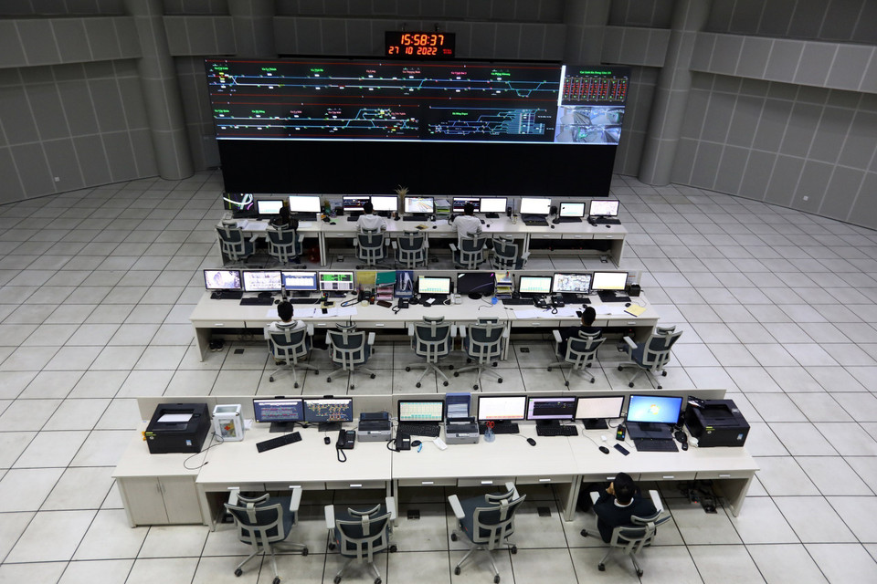  Trung tâm điều hành toàn bộ hệ thống tàu chạy đường sắt Cát Linh-Hà Đông. (Ảnh: Huy Hùng/TTXVN)