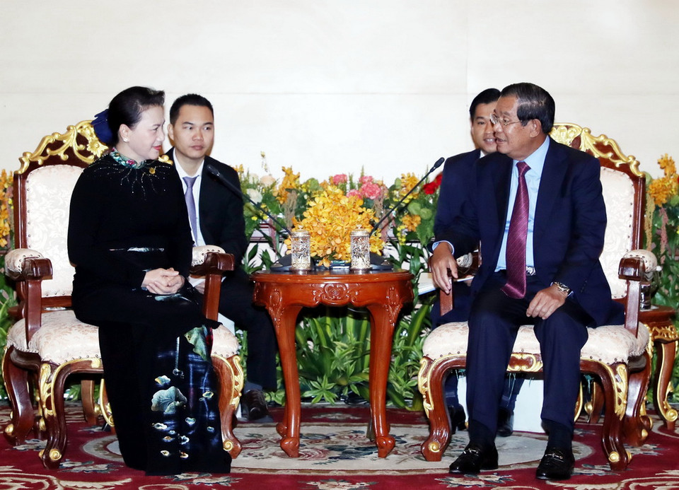Chủ tịch Quốc hội Nguyễn Thị Kim Ngân hội kiến Thủ tướng Vương quốc Campuchia Samdech Techo Hun Sen. (Ảnh: Trọng Đức/TTXVN)