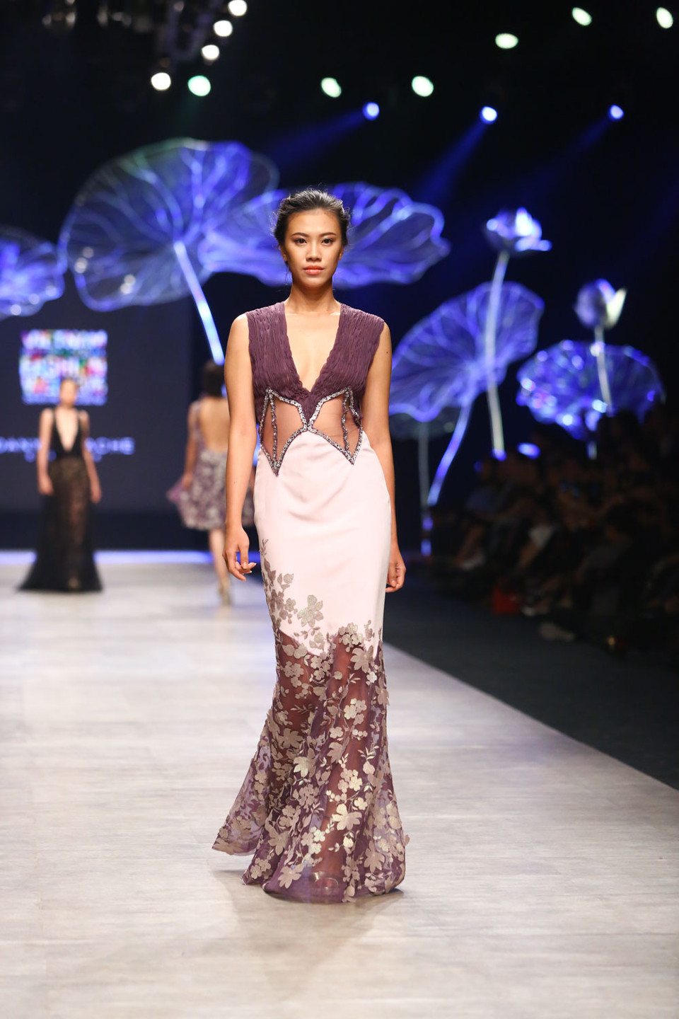 Dany tiếp tục khẳng định sự phát triển của mình bằng việc mở một boutique trưng bày tại Beirut, với những thiết kế đa dạng từ trang phục ứng dụng đến các loại phụ kiện độc đáo.