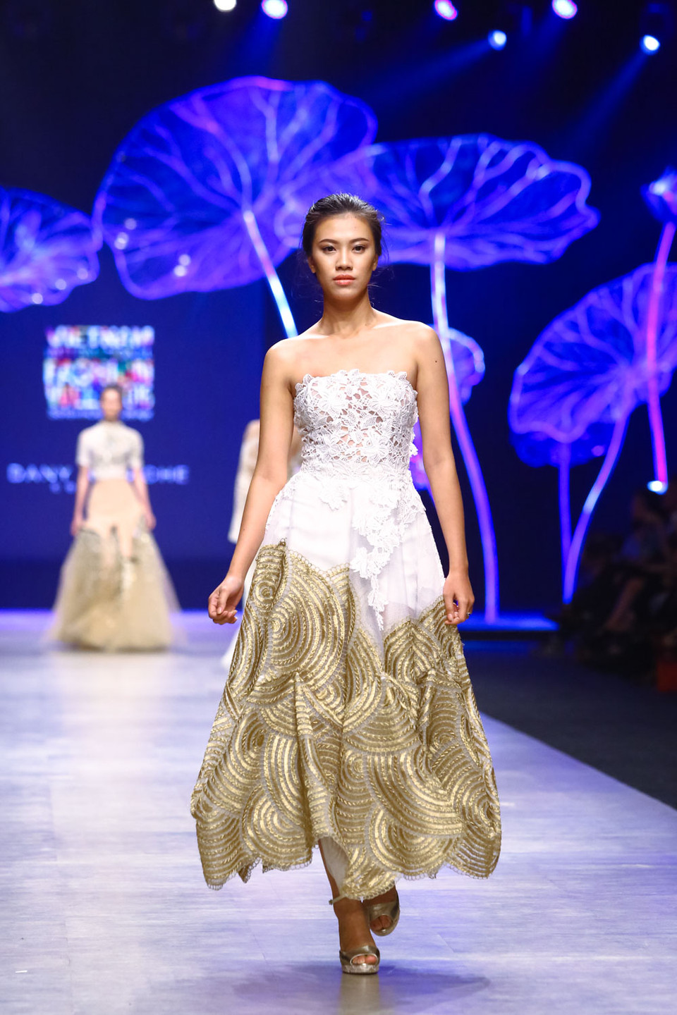 Các chất liệu được kết hợp nhuần nhuyễn tôn vinh lẫn nhau...