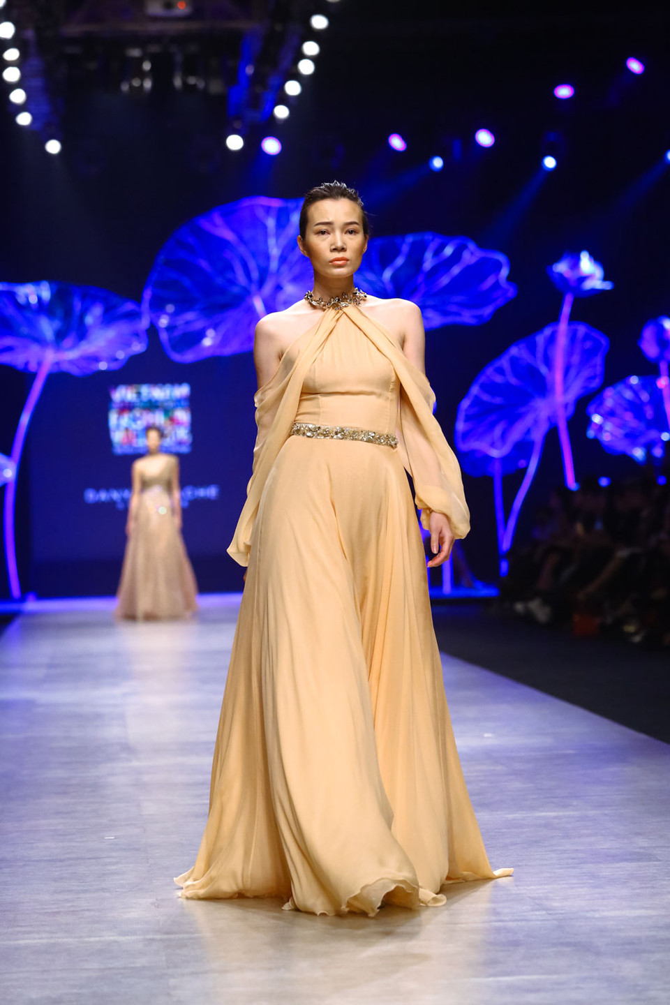 Nhà thiết kế mang tinh thần văn hóa Trung Đông của Beruit vào trong từng họa tiết, nơi ông làm việc và sinh sống.