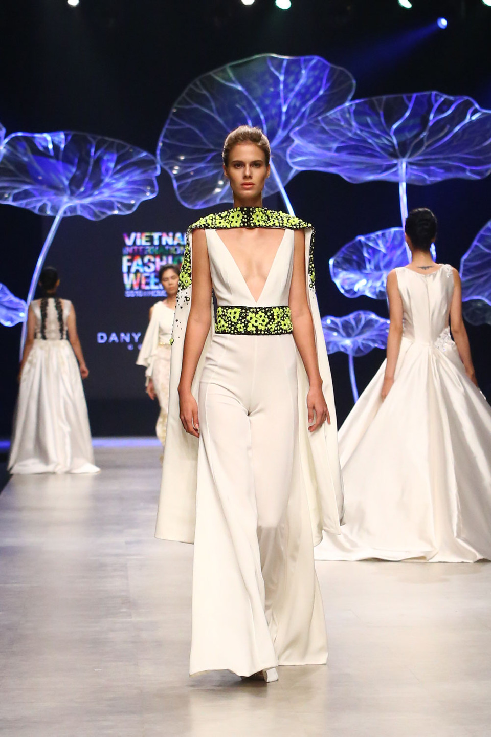 Dany Atrache là một nhà thiết kế tài năng hiện đang sinh sống và làm việc tại Beirut với thương hiệu có tên Dany Atrache Couture.