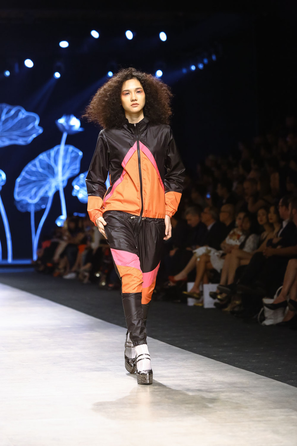 Năm 2002, ông gia nhập công ty AT ONE’S và sau đó sáng lập thương hiệu Dresscamp.