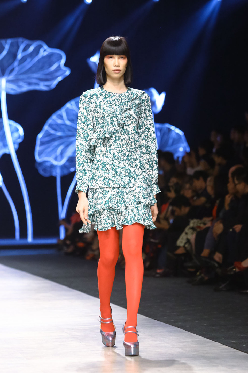 Bên cạnh văn hóa Nhật Bản rõ nét, công chúng có thể thấy đâu đó trong nhiều thiết kế phảng phất phong cách lãng mạn quýtộc châu Âu...