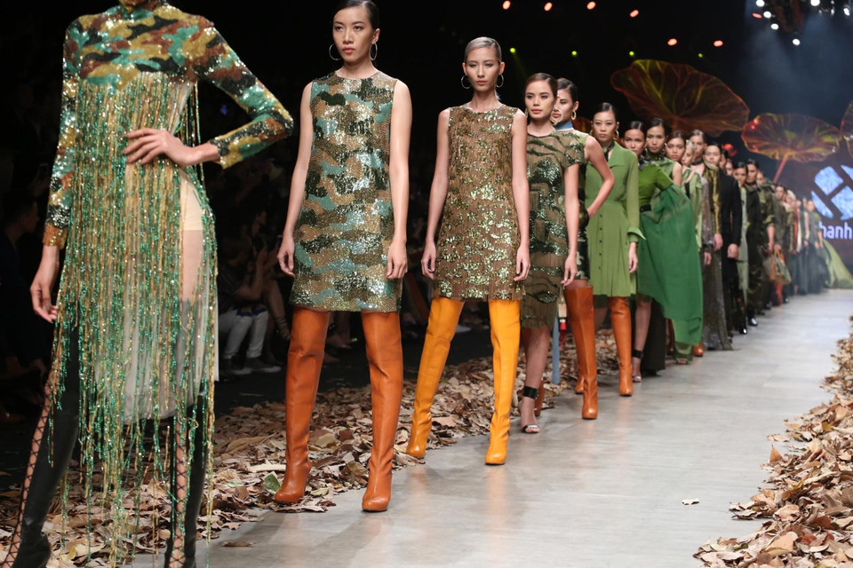 ...Nhờ vào sự thanh lịch, sang trọng xen lẫn nổi loạn và cá tính