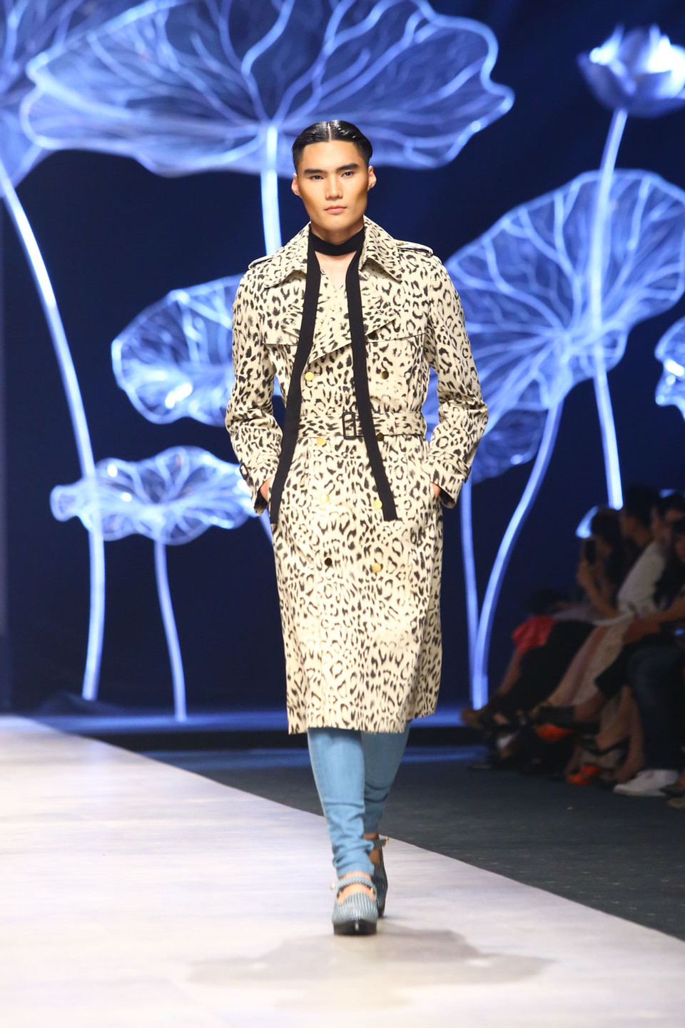 Phong cách thời trang Kawaii của DressCamp ngay từ cái nhìn đầu tiên thể hiện rõ nét qua những phụ kiện đáng yêu trên trang phục...