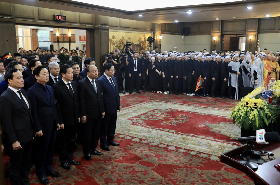 Thủ tướng Phạm Minh Chính, các lãnh đạo, nguyên lãnh đạo Đảng, Nhà nước và gia quyến tại Lễ Truy điệu Phó Thủ tướng Lê Văn Thành. (Ảnh: Lâm Khánh/TTXVN)