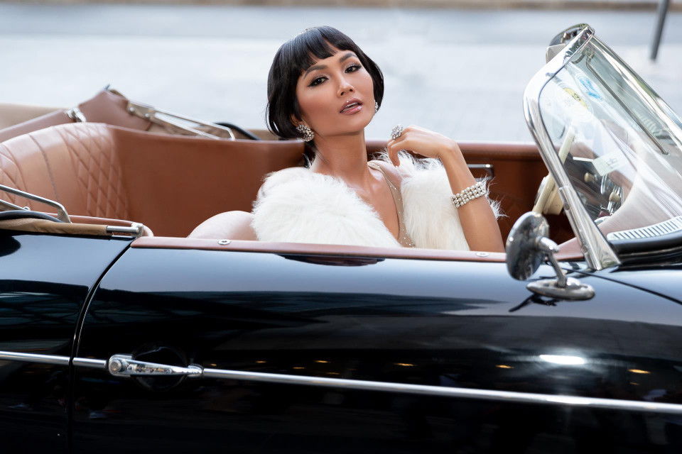 Tóc ngắn từ lâu đã trở thành thương hiệu quen thuộc của H’Hen Niê, tạo dấu ấn không chỉ khán giả trong nước mà còn gây ấn tượng với bạn bè quốc tế về một góc nhìn khác của nhan sắc Việt Nam. (Ảnh: Thiên An/Vietnam+)