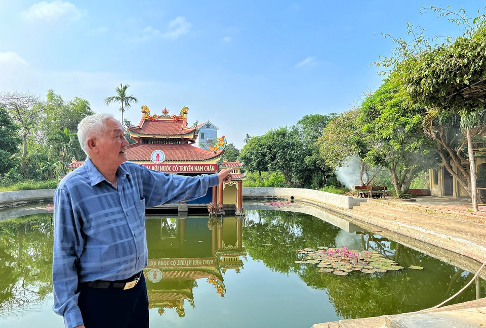Nghệ nhân Phan Tiến Hữu, Trưởng đoàn Múa rối thôn Bàn Thạch cho biết thủy đình là nơi các nghệ nhân sẽ biểu diễn những chương trình lớn vào các dịp lễ, Tết, kỷ niệm... (Ảnh: Mai Mai/Vietnam+)
