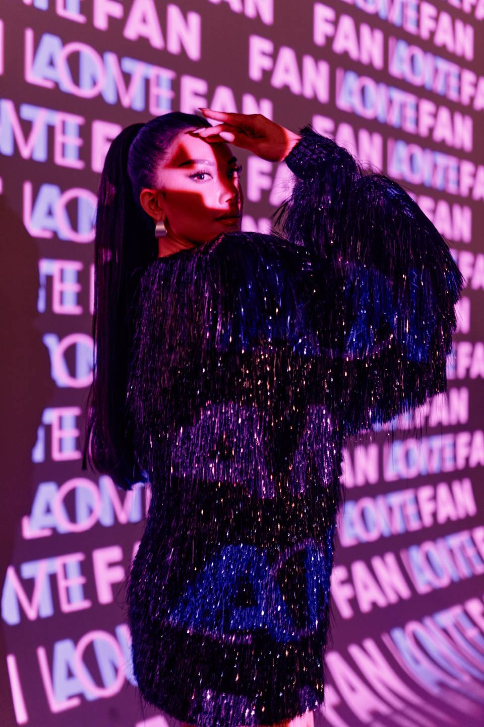 Đặc biệt, giữa lần bùng dịch lớn vào những ngày qua, con đường đến với Miss Universe của Kim Duyên ngày càng khó khăn hơn khi mọi hoạt động, những dự định đều phải hủy bỏ hoặc phải chuyển qua hình thức trực tuyến. Mặc dù vậy, Kim Duyên chưa bao giờ chùn bước. Ở Kim Duyên luôn là nguồn năng lượng tích cực và sự nỗ lực không ngừng. (Ảnh: CTV/Vietnam+)