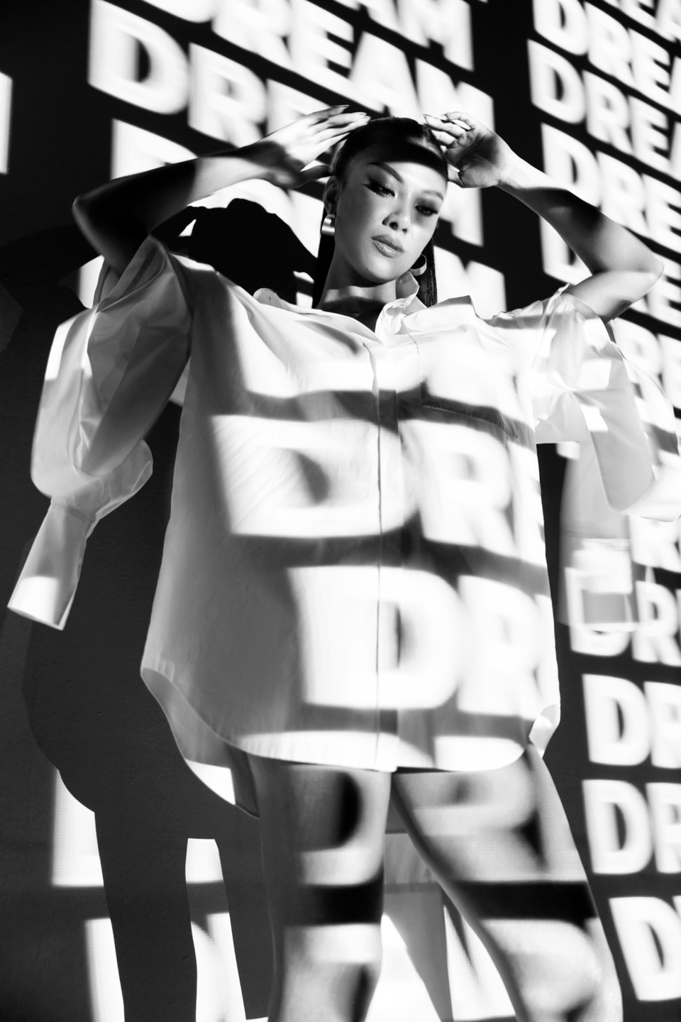 Êkíp chương trình đã sử dụng bộ sưu tập ‘Lúa’ được ra mắt khán giả tại Tokyo Fashion Week 2016 làm ý tưởng chính cho hành trình năm nay của Kim Duyên. (Ảnh: CTV/Vietnam+)