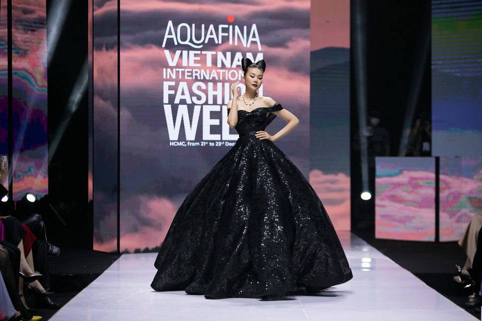 'Chị đại' đã mang đến một hình ảnh kết show diễn đẹp hoàn hảo. (Ảnh: CTV/Vietnam+)