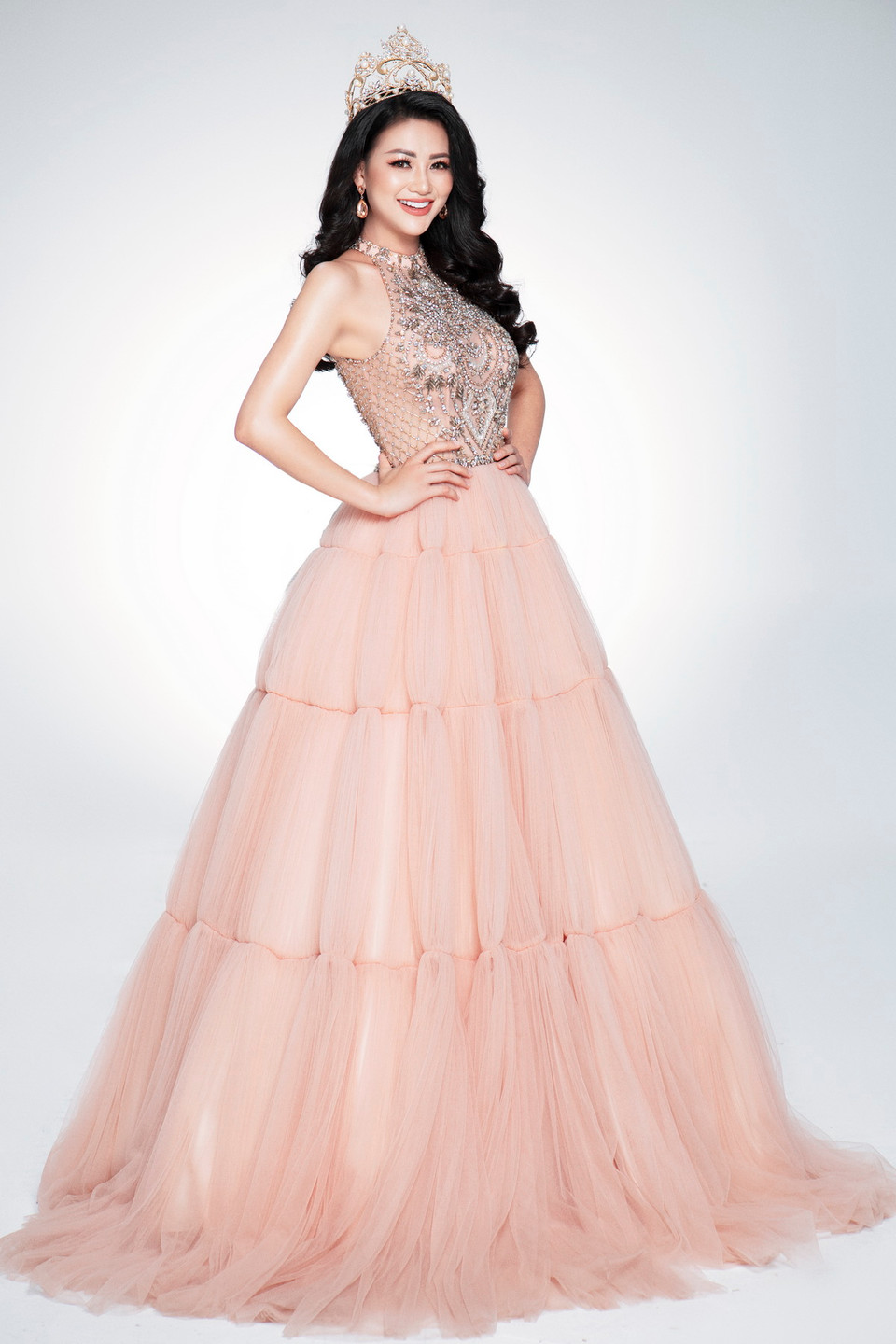 Cũng nhờ thân hình ngọt ngào này mà Phương Khánh đã giành huy chương Bạc nhóm vòng thi bikini.