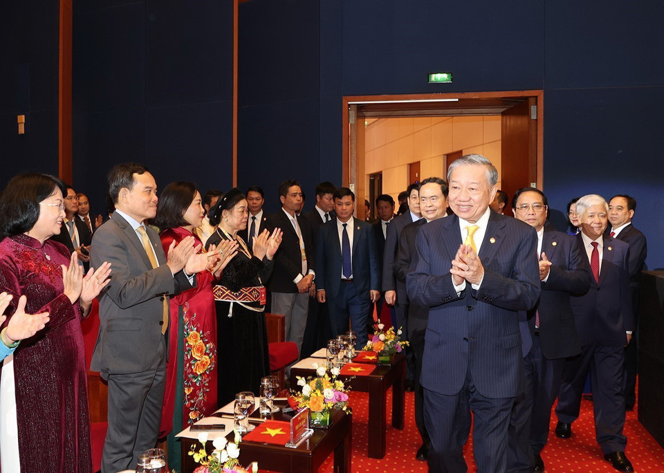 Tổng Bí thư, Chủ tịch nước Tô Lâm, Thủ tướng Phạm Minh Chính, Chủ tịch Quốc hội Trần Thanh Mẫn cùng nhiều lãnh đạo, nguyên lãnh đạo Đảng, Nhà nước đến dự phiên khai mạc Đại hội. (Ảnh: TTXVN)